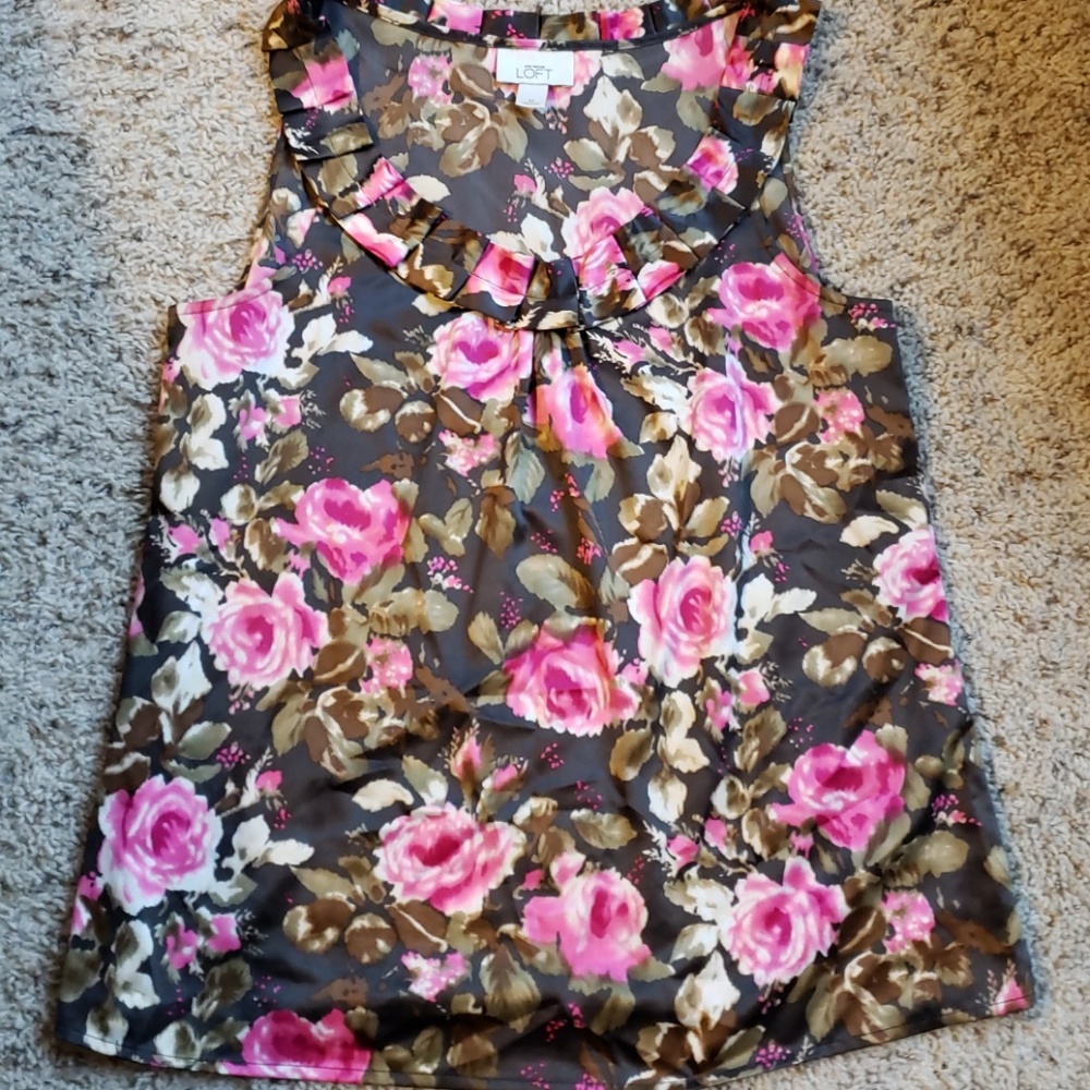 ❤3 for $20 ❤ LOFT silky floral tank